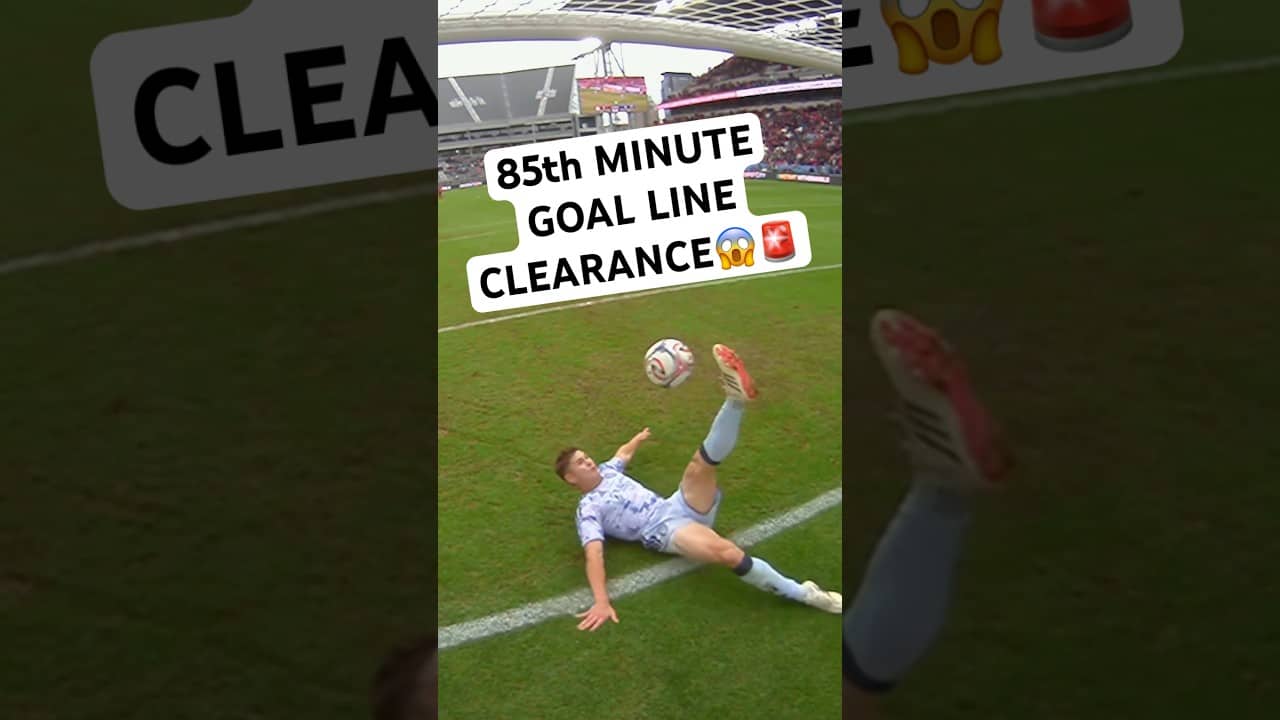 How did Reid Roberts save this!?😱🚨⏰ 85th minute save!!