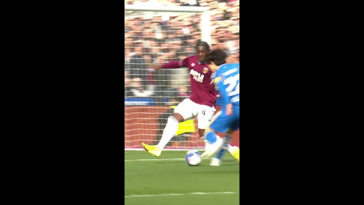 Superb footwork and finish for Ao Tanaka goal!