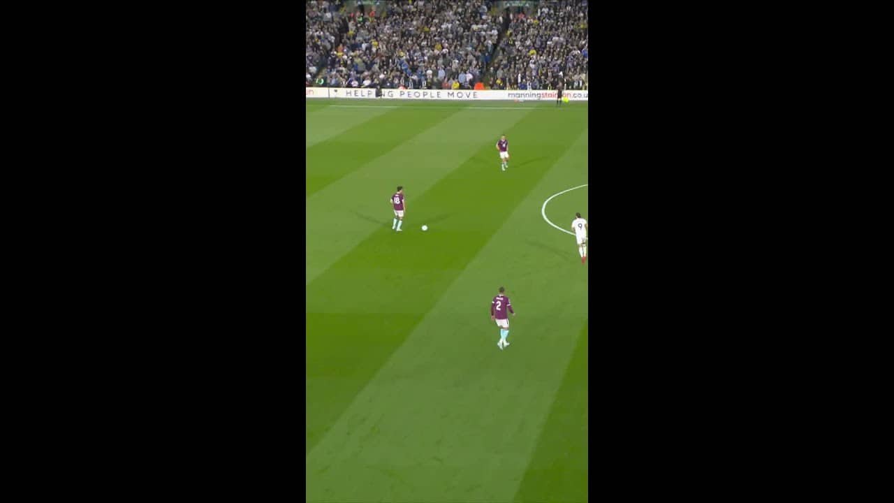 Pinpoint goal from Stach against Burnley!