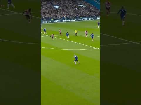 NUTMEG ALERT! 🚨 Garnacho's FIRST Chelsea goal!