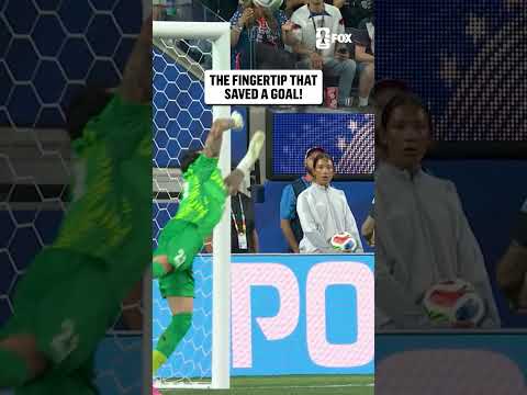 Uğurcan Çakır comes up with a massive save for Türkiye 🇹🇷