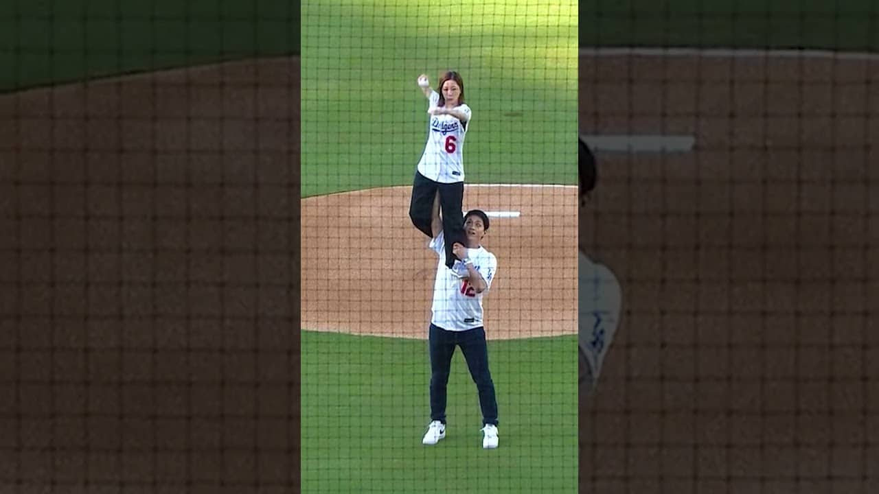 Next level first pitch! Olympians Riku Miura & Ryuichi Kihara threw the first pitch for Dodgers!