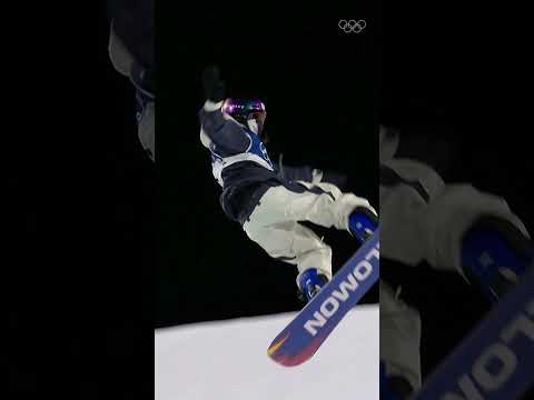 Murase Kokomo made history by becoming Japan's first-ever female snowboard gold medallist. 🥇🏂