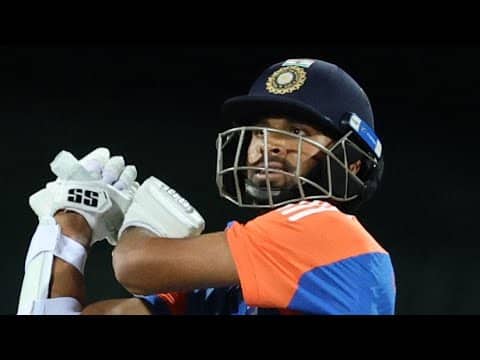 Washington's six-laden cameo sees India square series