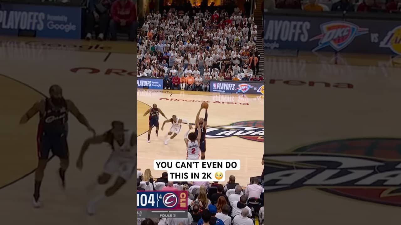 Max Strus snatches it out of the air for the steal!