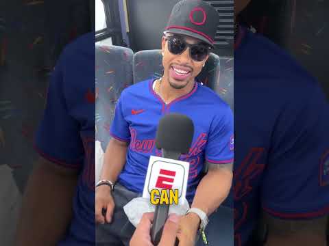 Francisco Lindor gives advice to the players at the LLWS 👏