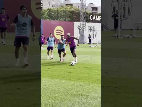 Lamine Yamal in training 🥶 (via @fcbarcelona/TT)