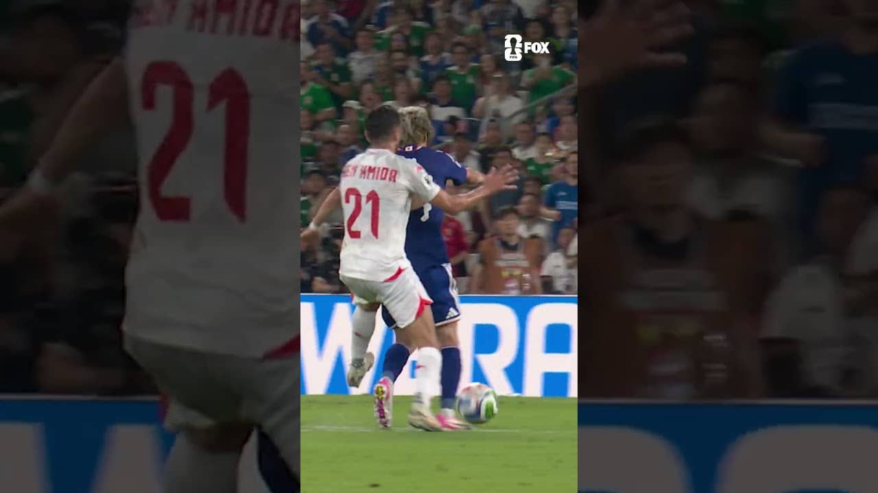 Junya Ito slots this one home to make it 3-0 for Japan!