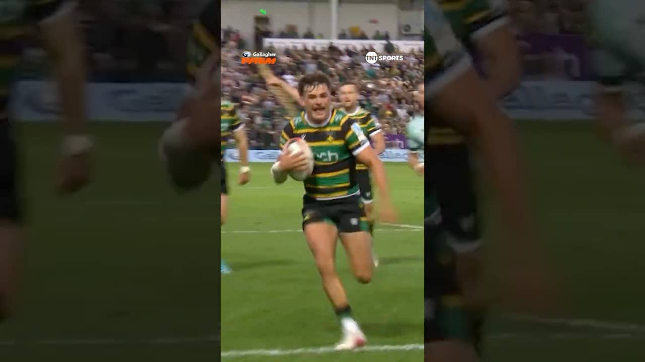 Scoring a try at last home game!
