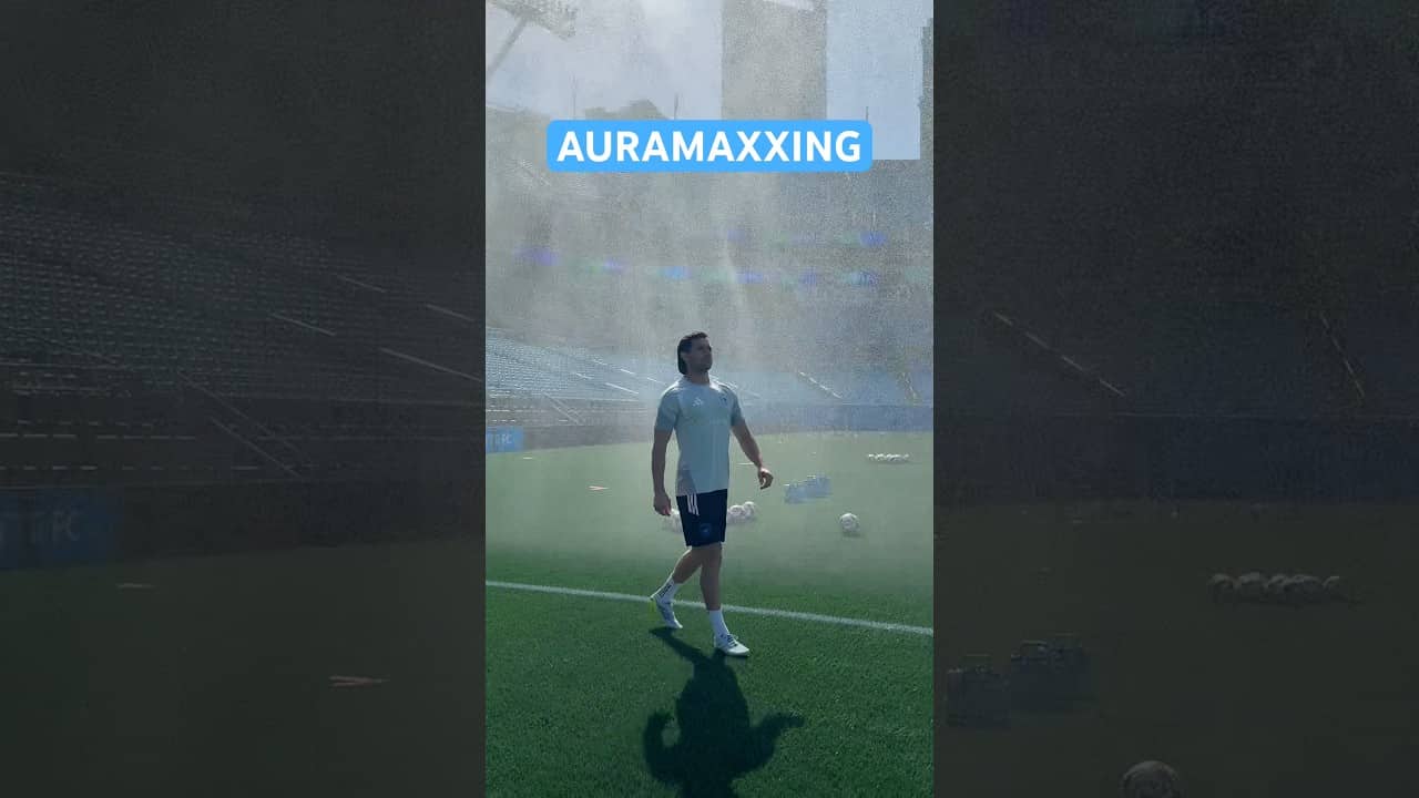 Literally dripping with ✨ aura ✨ #mls #soccerplayers #aura #auramaxxing #cool #sprinkler