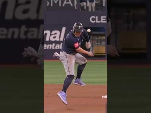 Shane Bieber reacting to Naylor’s header to try to break up a double play 🤣 #mlb