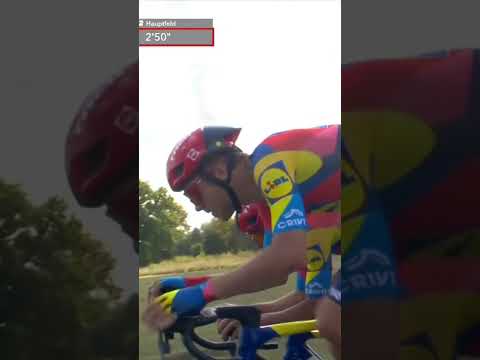 No paparazzi, please! ❌💁‍♂️ Lidl-Trek’s Jonathan Milan and Jacopo Mosca dodging the cameras 😂