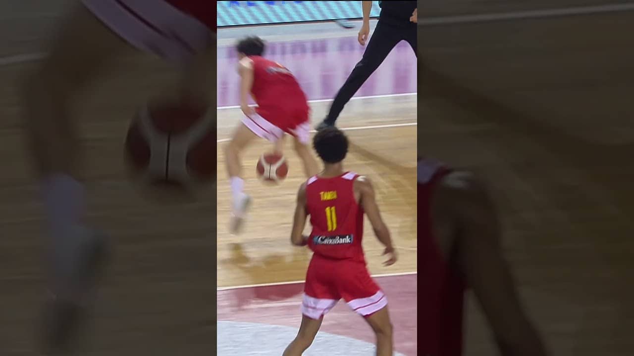 That assist deserved its own highlight 😂 #FIBAU20