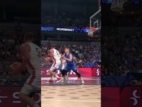 We still don’t understand how Jokic made this pass 😳 #EuroBasket