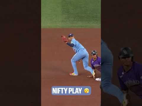 Ernie Clement and Andrés Giménez team up for a dazzling play 🤩