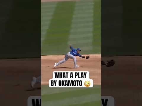 Kazuma Okamoto with another INCREDIBLE defensive play 😱 岡本和真のファインプレー！👏 #Toronto #BlueJays