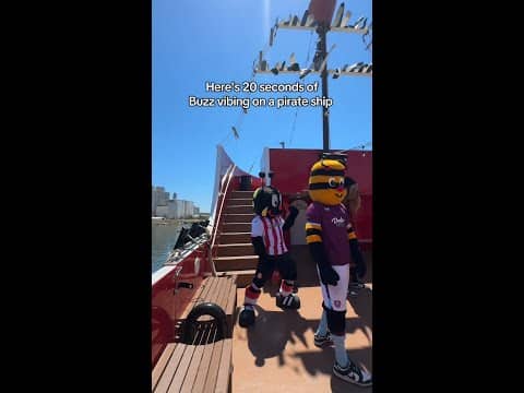 Living his best life 😎🕺