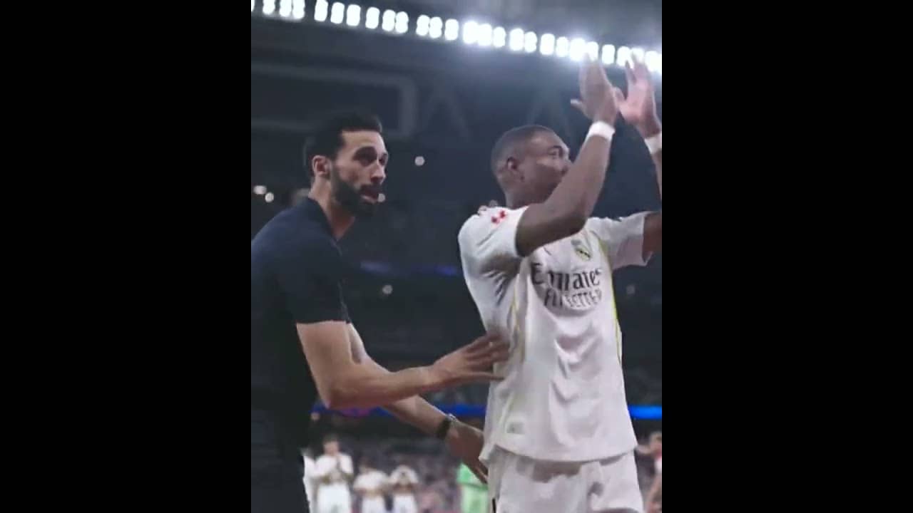 David Alaba coming off the pitch for the last time as a Real Madrid player 🤍 Emotional scenes 🥺