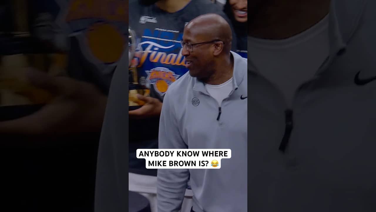 “Mike, Mike, Mike, Mike” Knicks players calling Mike Brown up 😂