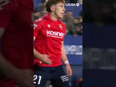 Víctor Muñoz celebra su gol que pone el 1-0 en el Osasuna-Levante #LALIGAHighlights