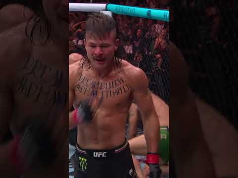 Lopes caught him with the elbow! #ufcwhitehouse