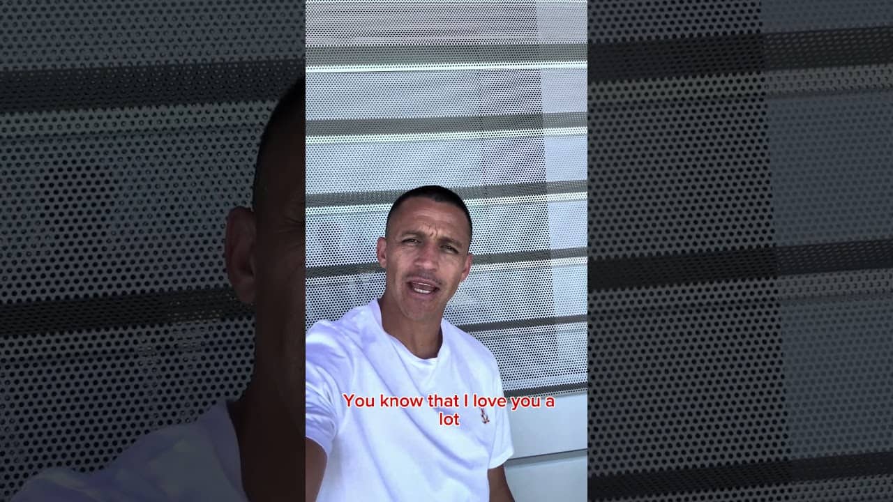 📩🤳 Hey @Arsenal fans, Alexis Sánchez has a message for you… 🏆 #sevillafc #arsenal #premierleague