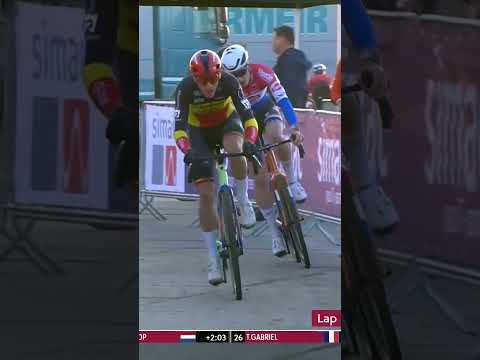 Thibau Nys takes a rip-roaring edition of the Dendermonde Cross 🙌