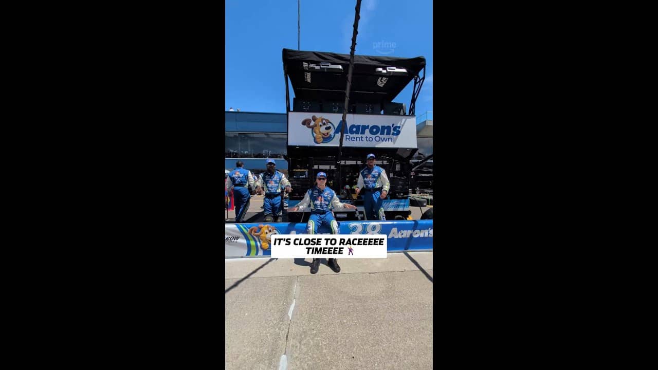 Gettin' loose ahead of the race 🤣🕺