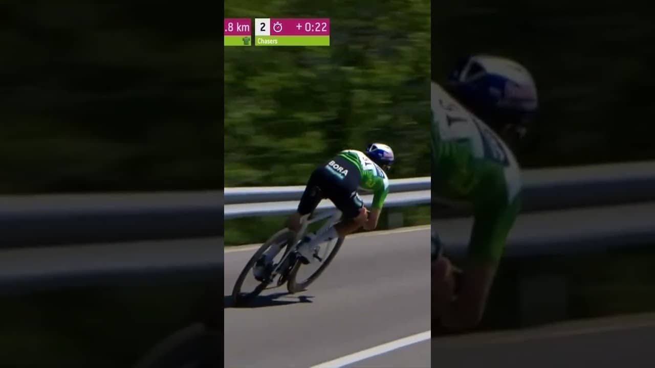 96km/h 🤯🚀Giulio Pellizzari is absolutely flying at the Tour of the Alps!