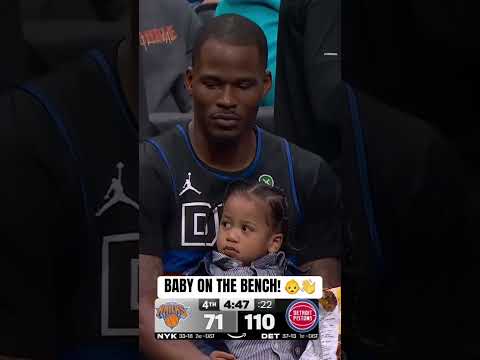 Javonte Green has a special visitor on the bench 🥹🖤