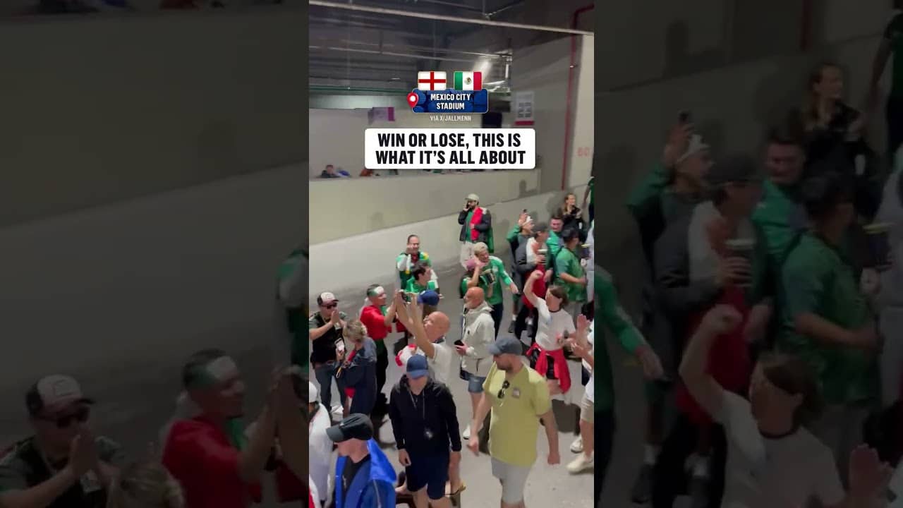 Mexico fans congratulated England fans on the way out of the stadium 👏