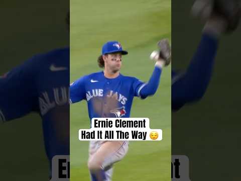 Dog-like reflexes from Ernie Clement 😉🐶 #MLB #BlueJays