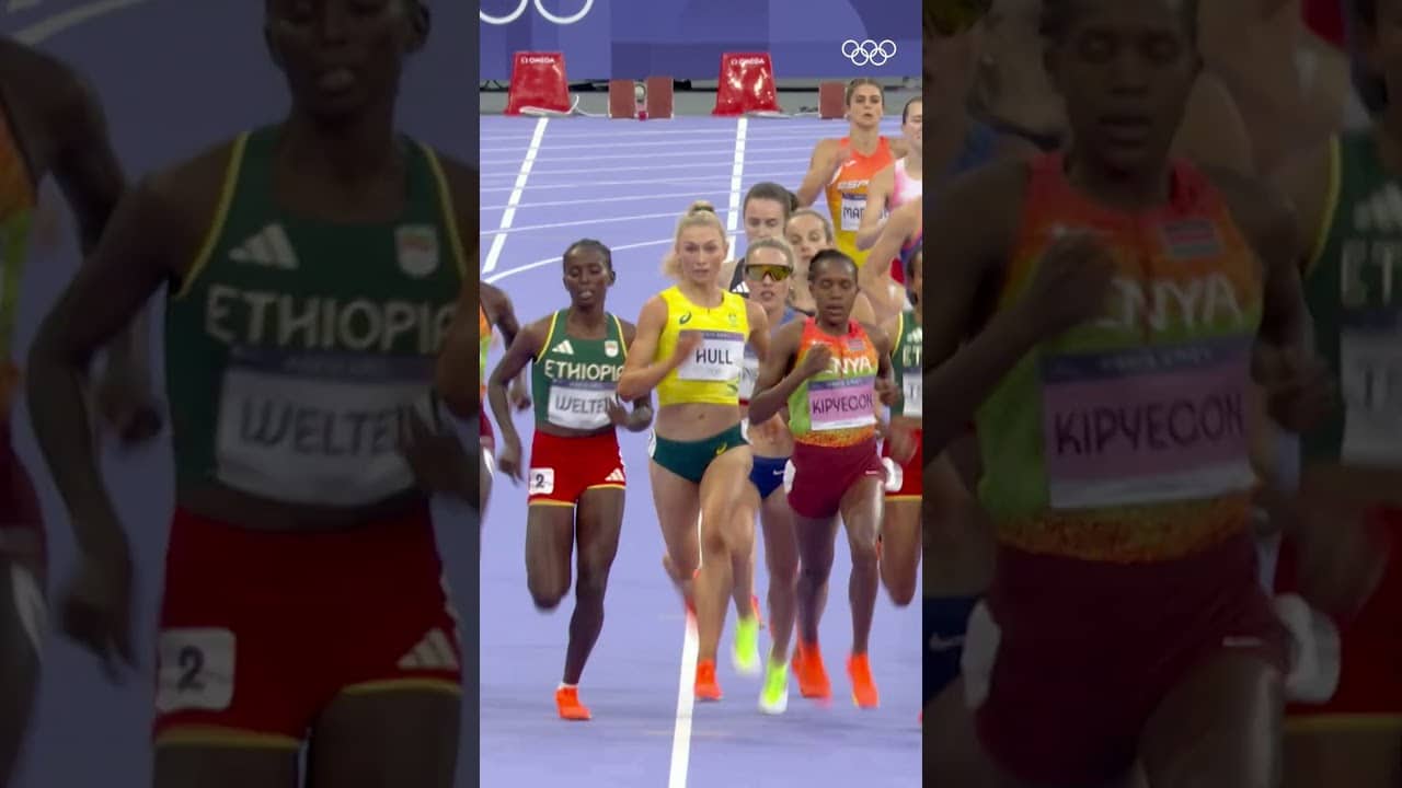 An unforgettable moment for Jessica Hull! ⚡️🥈