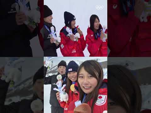 Every podium, every smile, every snowboard selfie 🏂🤳