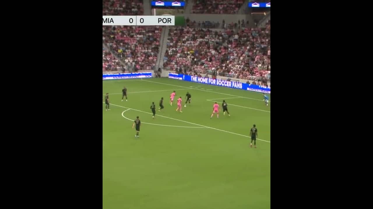 WHAT AN ASSIST BY SEGOVIA TO MESSI 🔥 (via MLS on Apple TV)