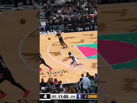 VIC ON ONE END, SWIPA ON THE OTHER 👽🦊 #spurs #nba #wemby #deaaronfox