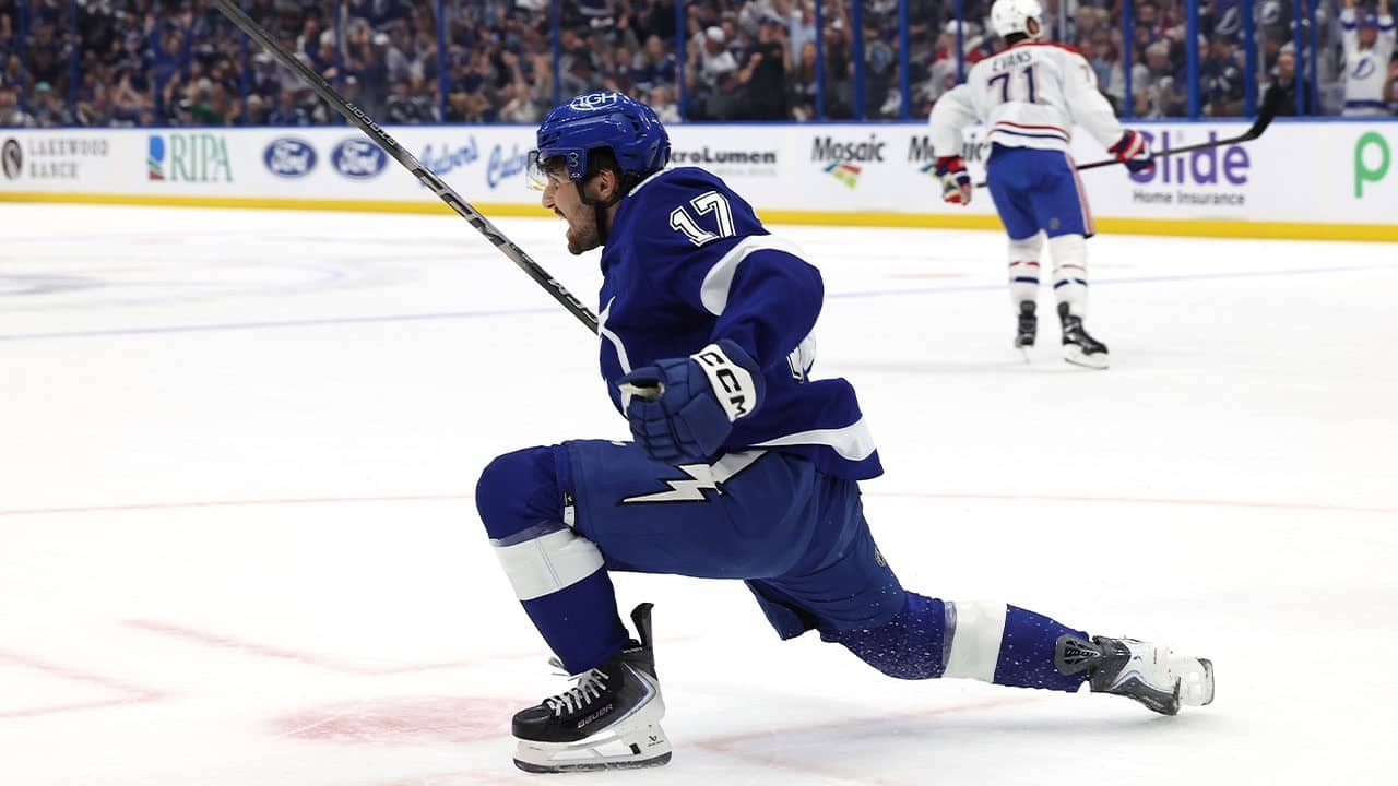 Lightning STRIKE to tie Game 7 on the POWER PLAY!!