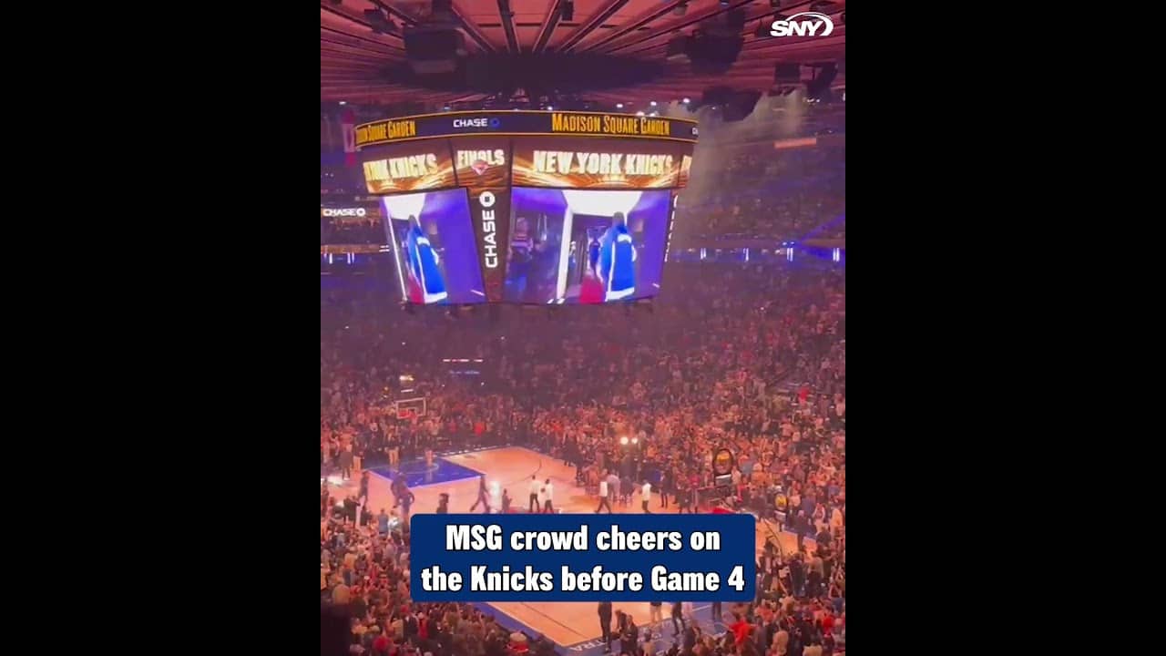The Madison Square Garden crowd is ready for Game 4 🗣️