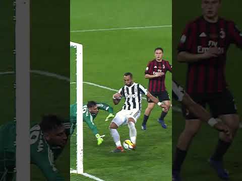 Final vibes. Benatia delivers. ⚪⚫💥 | #coppaitaliafrecciarossa #juventus #football