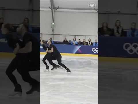 Ready to get thrown into Pair Skating? ⛸️❄️ #MilanFigureSkating