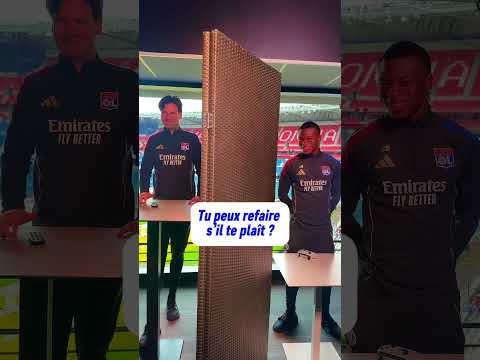 😂 On a joué à “Devine l’objet” avec Remy Descamps et Enzo Molebe #football #ligue1 #ol #shorts