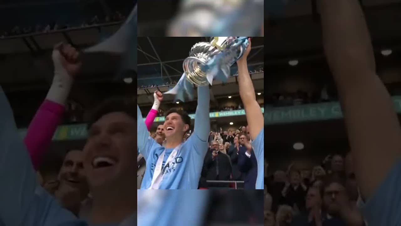 Man City lift the FA Cup šš