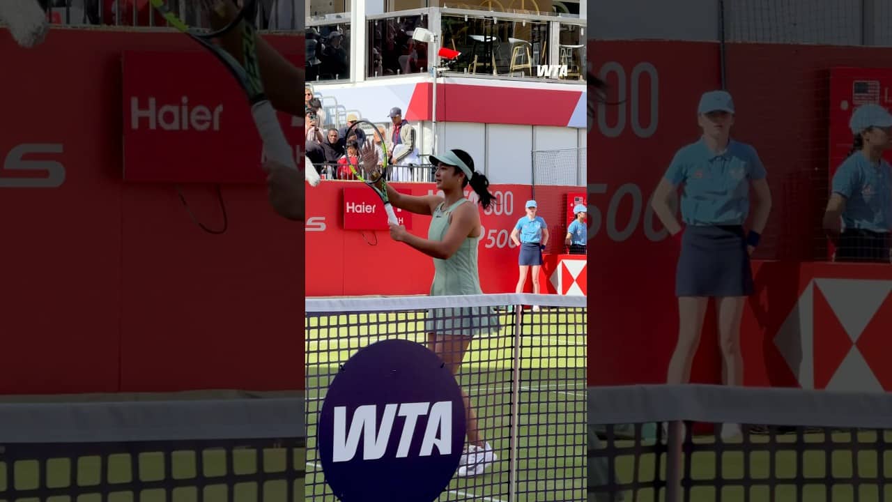 Building momentum on grass 🌱Alex Eala advances 6-3, 6-2 against Zhang in London!