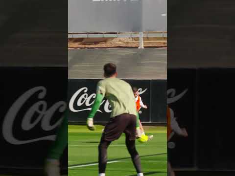 🦶🏾⚽ Taconazo de Sadiq en el entrenamiento de hoy | VALENCIA CF