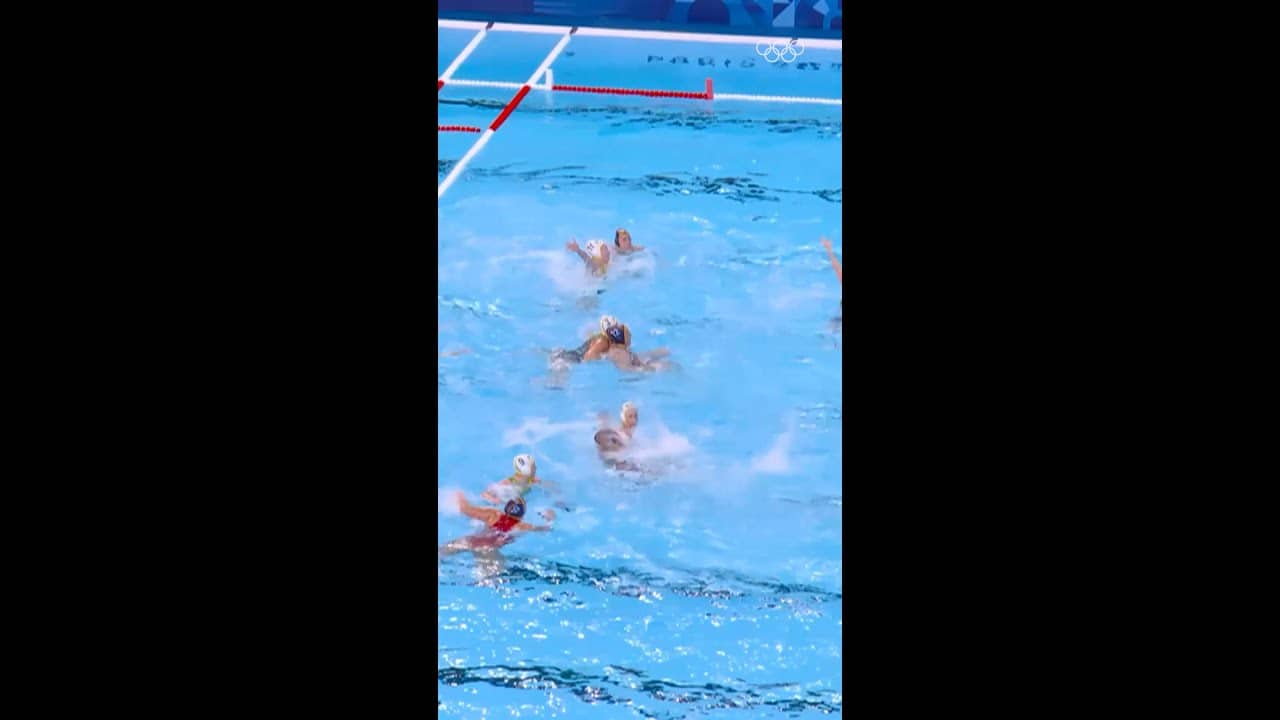 WHAT a goal to take the lead in the Olympic final! 🤽‍♀️