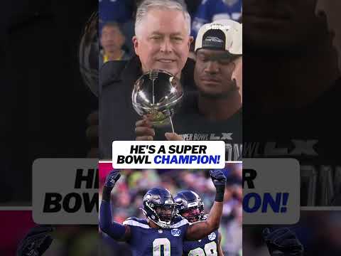 DeMarcus Lawrence left the Cowboys last March #seahawks #superbowllx