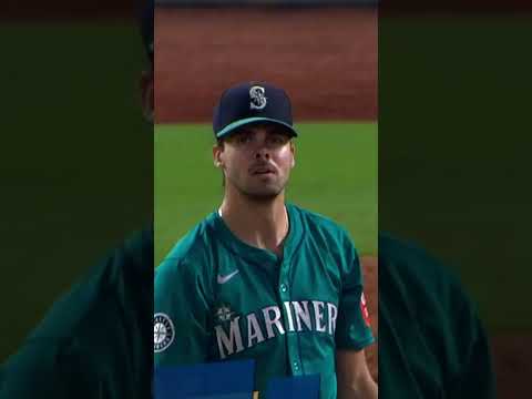 Adam Frazier clubs an opposite-field go-ahead HR 😮