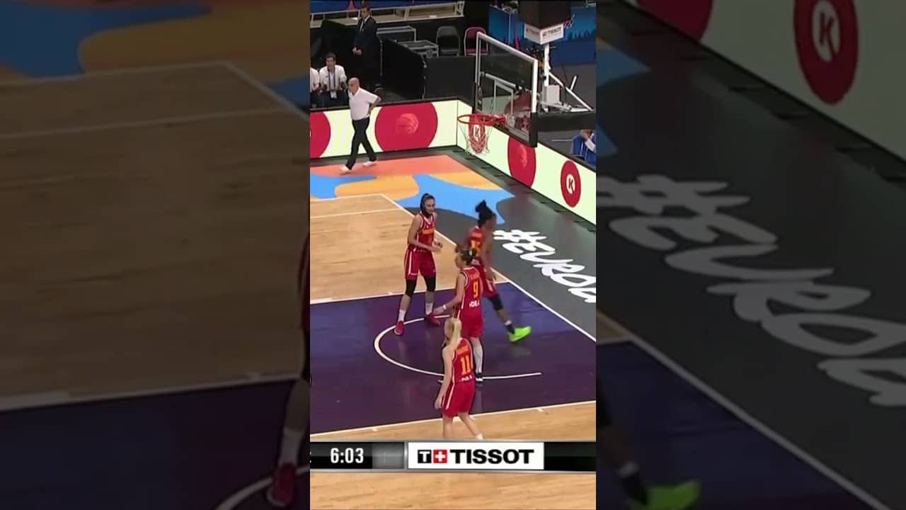 She completely fell for the fake 😳 #EurobasketWomen