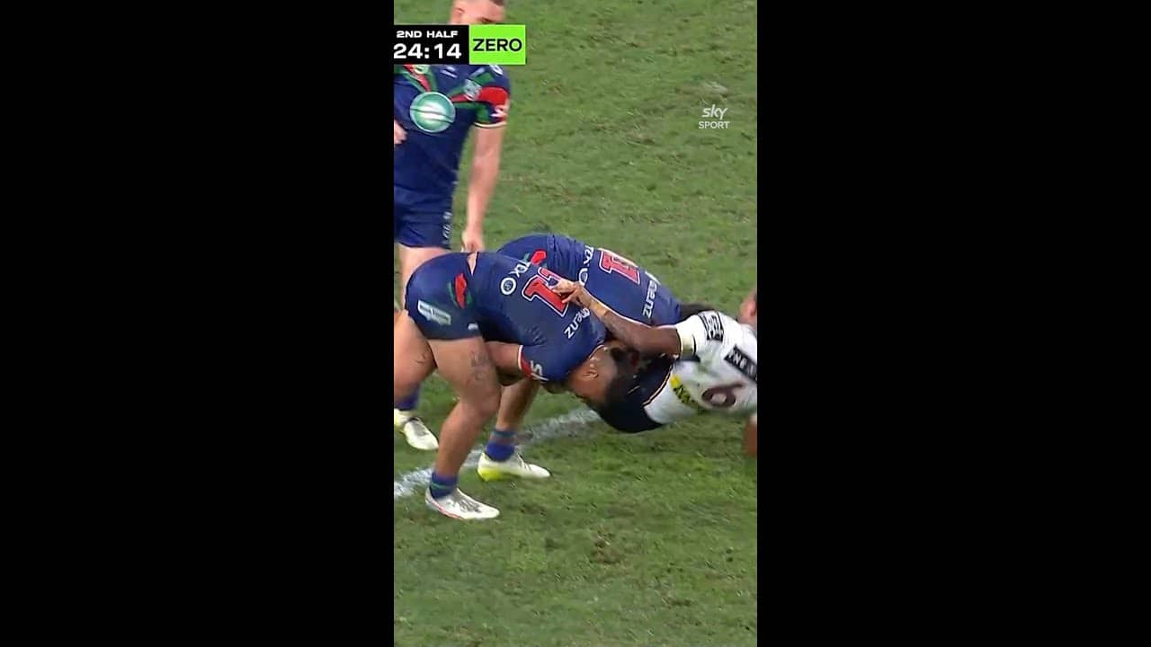 No shoes inside 🚫   #NRL #SkySportNZ