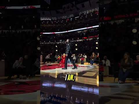 D Rose leads the packed crowd in the mantra he said before every game, ever since he was a kid 🌹